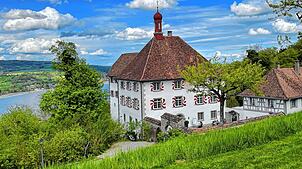 In bester Lage thront Schloss Freudenfels über dem Untersee und dem Rhein. Begonnen hat alles als Wehr- und Wohnturm. Heute betreibt die ...