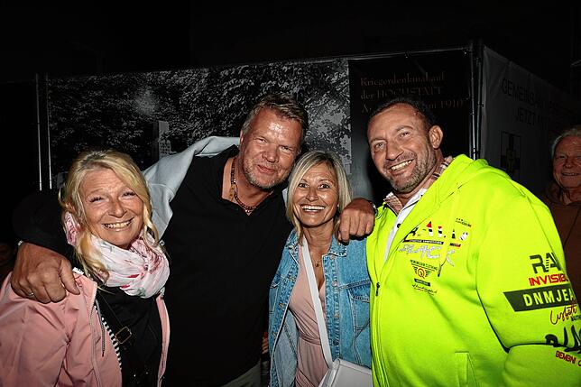 Bild 12: Wollmatinger Dorffest 2025: Wilde Engel bringen Stimmung und Partyfeeling pur