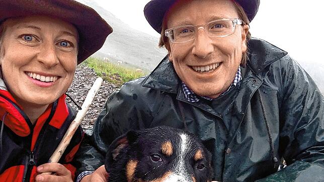 Glückliche Tage: Katharina Afflerbach (mit Alphund Rex) aus Köln und ihr Bruder Flo. Er besuchte sie 2014, als sie zum ersten Mal auf ...