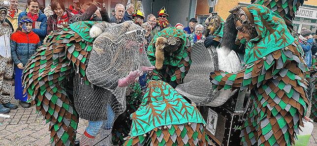 Bild 20: Der Montagsumzug in Bad Dürrheim setzt den gutgelaunten Punkt unter die diesjährige Fasnet &ndash; Teil 2