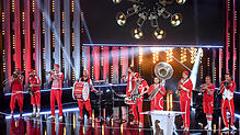 Moop Mama kommt nach Konstanz. Das Foto zeigt die Brassband bei der Verleihung des Bayerischen Fernsehpreises 2017.