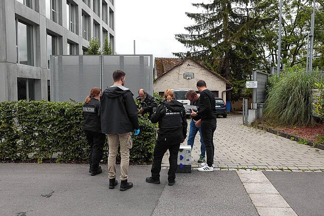 Um die Mittagszeit laufen am Sonntag, 7. Juli, die Ermittlungen vor Ort noch.