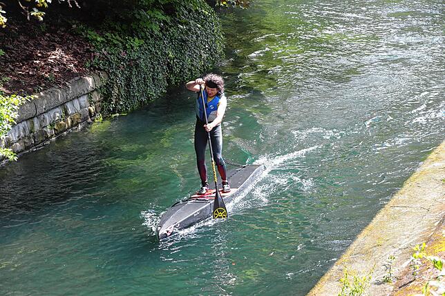 Bild 6: Auf zum SUP-Rennen! Bei der Bodenseewoche 2024 messen sich die Paddler im Wettstreit
