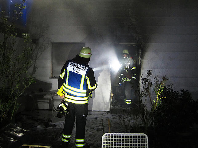 Am Montagabend wurde die Feuerwehr Markdorf wegen eines Brandes in einem Wohnhaus in der Straße zum Burgstall alarmiert.