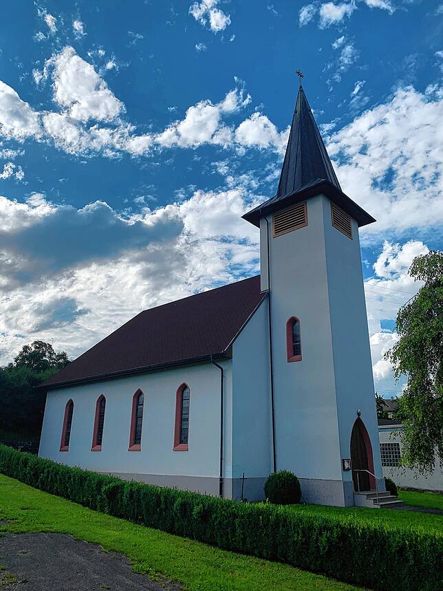 Die alt-katholische Erlöserkirche in Fützen in der Singener Straße ist Teil des Stadtbilds.