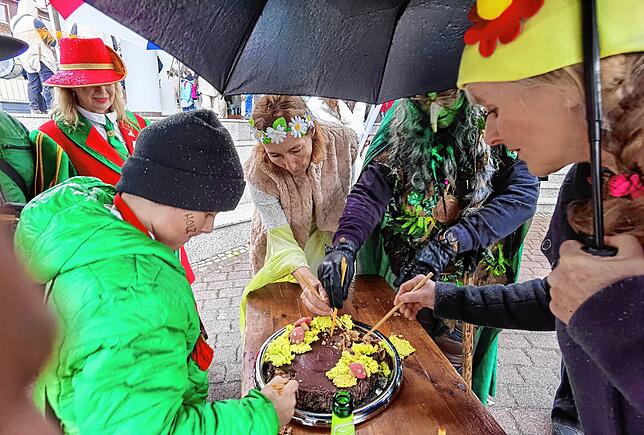 Bild 26: Fasnacht 2025: Narren übernehmen Daisendorfer Rathaus - die schönsten Bilder!