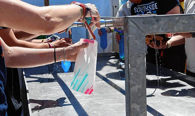 Bild 4: 30 Grad heiß: So halten sich die Leute auf dem Southside Festival 2025 cool