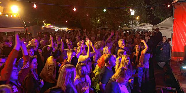 Die Stimmung erreicht am Samstagabend, 20. August, auf dem William-Graf-Platz ihren Höhepunkt.