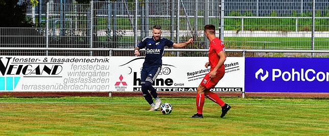 Bild 10: SV Jestetten müht sich zu einem 2:0 gegen Aufsteiger SV Blau-Weiß Murg &ndash; und wir haben Bilder!