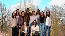 Viel Frauenpower (hinten, v. l.): Daniela Martini, Andrea Gamp, Angelina Preiser, Andrea Bossi, Sophie Hüner, Katja Eckert, Louisa ...