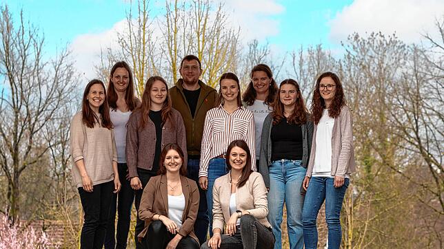 Viel Frauenpower (hinten, v. l.): Daniela Martini, Andrea Gamp, Angelina Preiser, Andrea Bossi, Sophie Hüner, Katja Eckert, Louisa ...