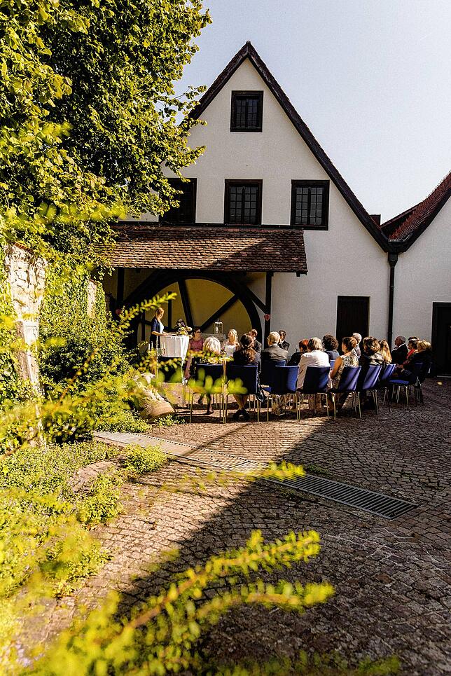 Die Hochzeitslocation von Nadine und Tom Sterzenbach-Simonet: der Innenhof der Waldshuter Stadtscheuer.
