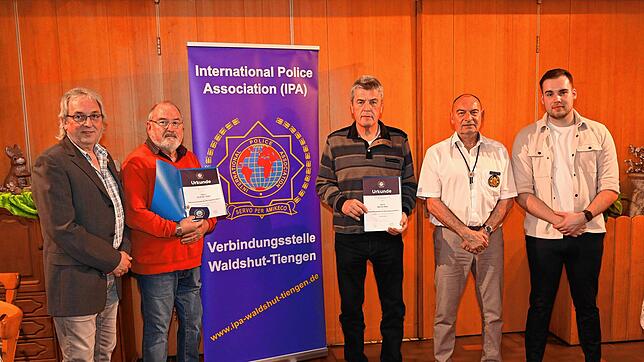Wahlen und Ehrungen bei der internationalen Polizeivereinigung IPA, Verbindungsstelle Waldshut-Tiengen (von links): Joe Weidner, ...