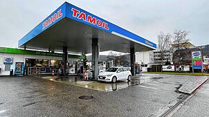 Die Tamoil-Tankstelle an der Steiner Schaffhauserstraße (Symbolbild). Der TCS erklärt, wo man derzeit in der Schweiz beim Tanken Geld ...