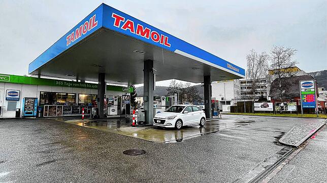 Die Tamoil-Tankstelle an der Steiner Schaffhauserstraße (Symbolbild). Der TCS erklärt, wo man derzeit in der Schweiz beim Tanken Geld ...