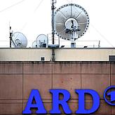 Rund eine Million Haushalte, die das Fernsehprogramm via Satellit empfängt, muss handeln. Bild: AFP