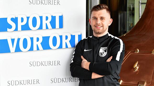 Spaß im Sudhaus: Yannic Rüd nahm sich Zeit für die Bezirksliga-Querpässe mit SÜDKURIER-Regiosport Hochrhein, ehe er sich nach Berlin zum ...