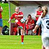 Premiere: Lea Schmidt (am Ball) erzielte ihr erstes Verbandsliga-Tor für Aufsteiger SC Niederhof/Binzgen beim 4:4 gegen den SC Hofstetten.