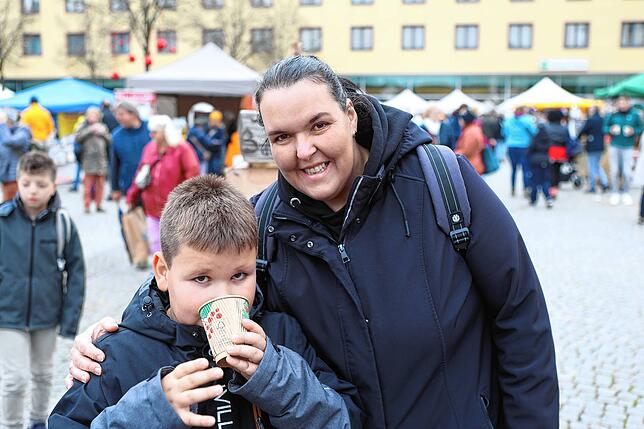 Bild 12: Trubel auf dem Rathausplatz