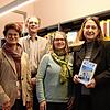 Freuen sich über 10 Jahre Stadtbibliothek (von links): Bürgermeisterin Monika Laule, Erik Hörenberg (Fachbereichsleiter Kultur), Margit ...