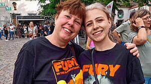 Monika Gläser (links) bekam die Konzertkarten zum Geburtstag. Gemeinsam mit ihrer Tochter Marie-Sophie kam sie aus Ludwigsburg nach ...