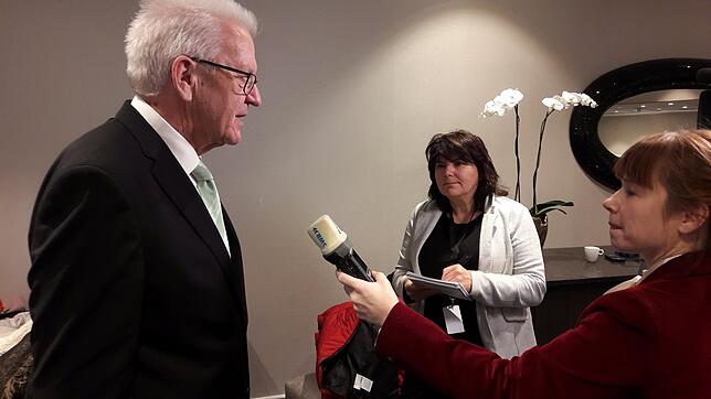 Gemeinsames Interview mit Ministerpräsident Kretschmann vor der Preisverleihung. In der Mitte Ulrike Bäuerlein, Redakteurin beim ...