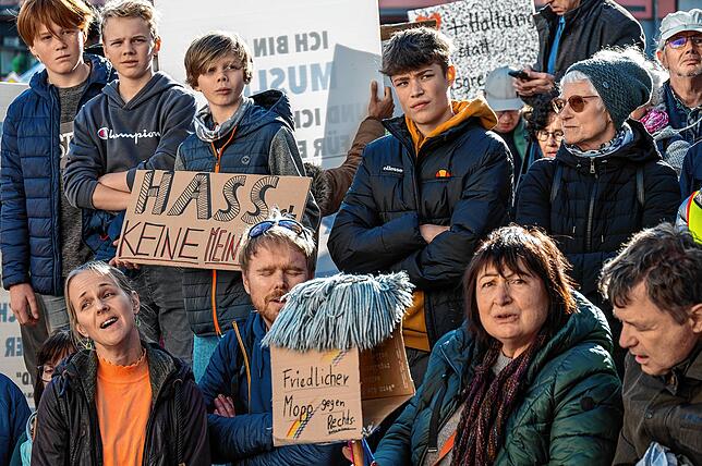 Bild 10: Bilder von der Kundgebung für Demokratie und Toleranz in Friedrichshafen