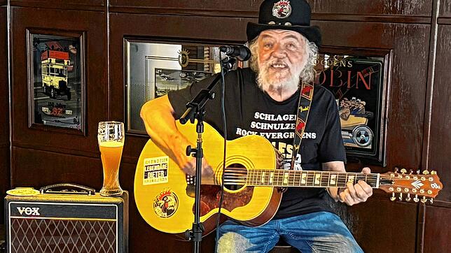Dieter Hahne, alias „The Cock“ mit seinem neuesten Programm: Aber bitte mit Schlager….