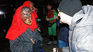 Bild : Riedböhringen ist ab sofort in Narrenhand. Nachtumzug eröffnet dreitägiges Narrentreffen.