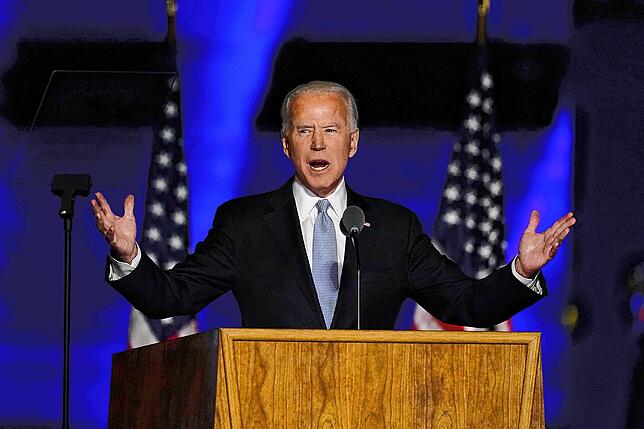 Joe Biden hält eine Ansprache.