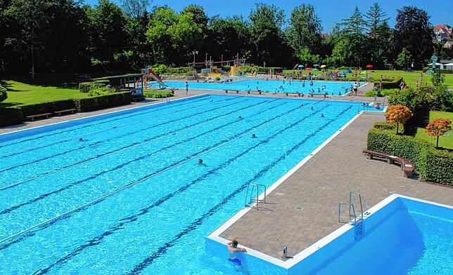 Bleibt die Inzidenz im Kreis Sigmaringen unter 100, steht dem Badespaß im Waldfreibad und im Strandbad im Seepark nichts im Wege.