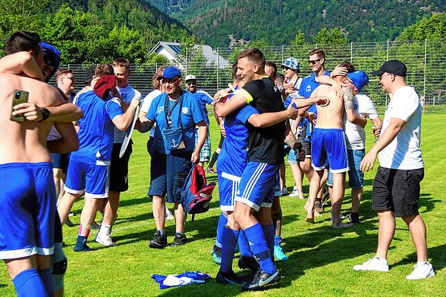 Jubel nach dem Schlusspfiff: Der SV Karsau ist Meister.