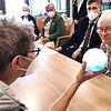 Die Pflegekonferenz des Landkreises Waldshut hat eine ichó-Ball angeschafft. Der Therapie-Ball soll bei Demenz-Erkrankten Erinnerungen ...
