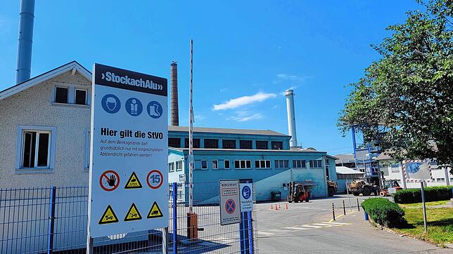 Der Eingang zur Stockach Aluminium GmbH in der Nenzinger Straße. Laut den Anwohnern am Nellenburger Hang zieht von dort immer wieder ...