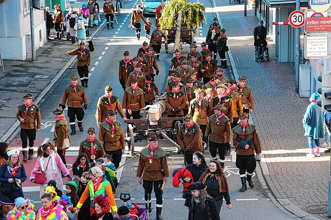 Bild 10: Schmutziger Dunschtig in Radolfzell: Die beeindruckendsten Bilder vom Narrenbaumumzug