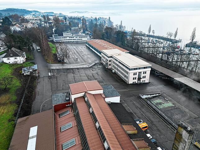 Auch das Areal der ehemaligen Kramer-Werke direkt am Bodensee könnte beim Thema Hotel eine Rolle spielen. Die Stadt sagt, es bestehe ...