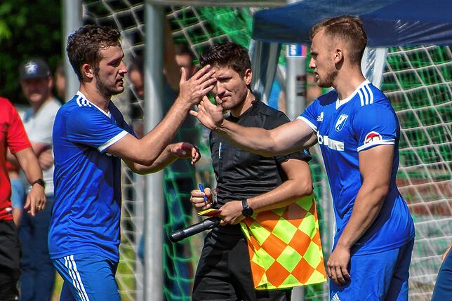 Bild 13: FC Weizen bleibt nach 2:0-Sieg beim FC Huttingen in der Kreisliga A &ndash; und wir haben Bilder