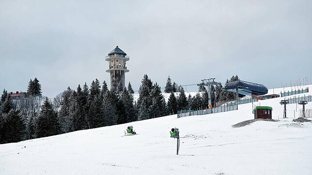 Der noch vor wenigen Tagen mit Schnee bedeckte Feldberg. Der Start der Skisaison hat sich wetterbedingt erneut verzögert.