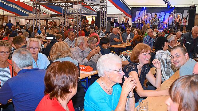 Das großes Festzelt ist voll: Das Volksfest in Schonach ist ein Publikumsmagnet, wie dieses Bild aus früheren Jahren belegt.