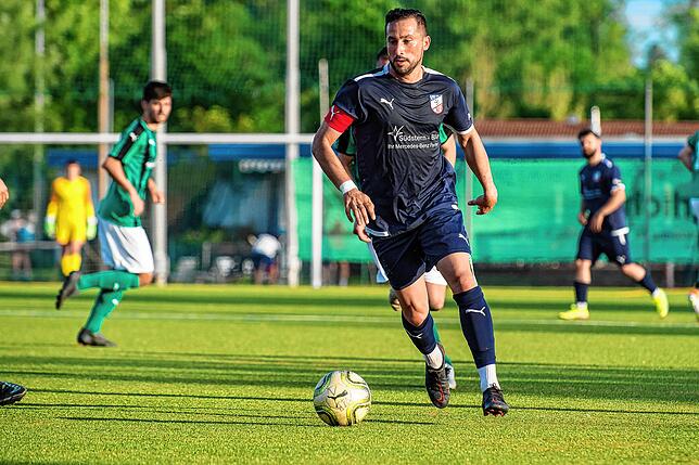 Bild 3: Titelanwärter FC Zell setzt sich mit 6:1 beim VfB Waldshut durch &ndash; und wir haben Bilder!