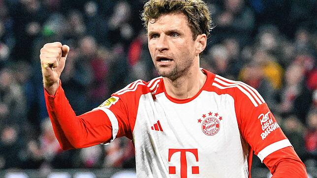 Der FC Bayern München hat den Vertrag mit Fußball-Nationalspieler Thomas Müller um ein Jahr bis Ende Juni 2025 verlängert. Das gab der ...