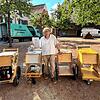 Rudolf Winker mit seinem Herzensprojekt, das nun auch ein offizielles Patent hat. Die Caddys sind mit unterschiedlicher Bereifung ...