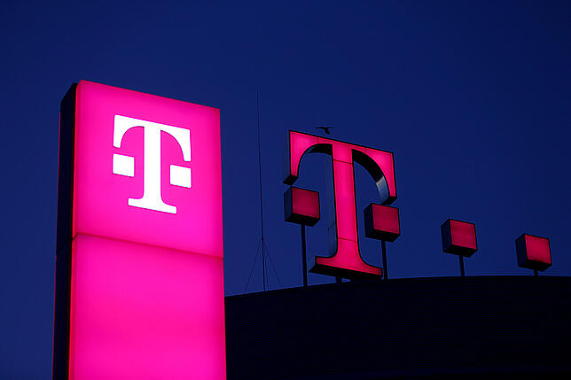 Die Deutsche Telekom ist Europas größtes Telekommunikationsunternehmen. Im Jahr 2018 beschäftigte das Unternehmen weltweit 216&nbsp;000 ...