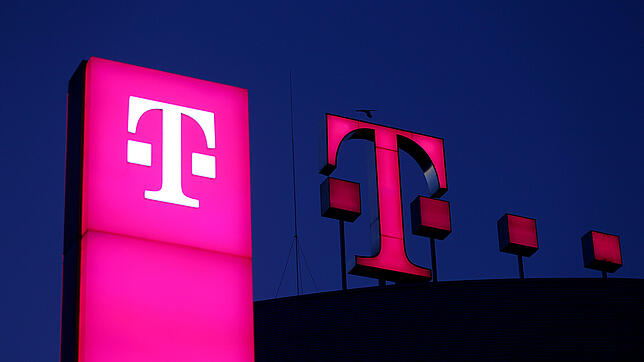Die Deutsche Telekom ist Europas größtes Telekommunikationsunternehmen. Im Jahr 2018 beschäftigte das Unternehmen weltweit 216&nbsp;000 ...