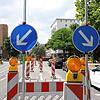 Immer noch stehen die Warnbaken in der Allmannsdorfer Straße vor der Ampel am Zähringerplatz. Wie lange werden sie noch das Stadtbild ...