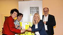 Der Kunstverein Singen startet mit neuem Programm (von links): Ulrike Veser, Martina Fahr-Rackow, Catharina Scheufele vom Kulturbüro und ...