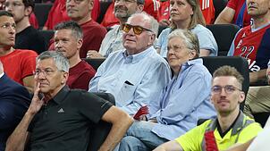Fieberten auf der Tribüne mit: Uli Hoeneß und Herbert Hainer.