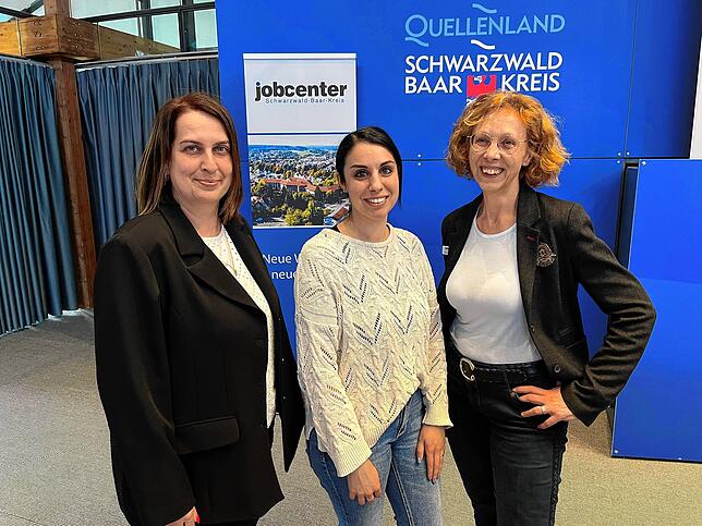 Ilona Kelemen (Landratsamt), Michela Crispo (WelcomeCenter) und Jutta Himmelsbach (Jobcenter) (von links) sind die guten Seelen des Med ...