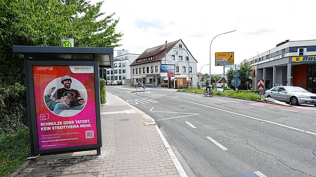 An der Bushaltestelle Bodan verließ die 13-Jährige den Bus. Der Mann folgte ihr und sprach sie schließlich an. Dann reagierte das ...