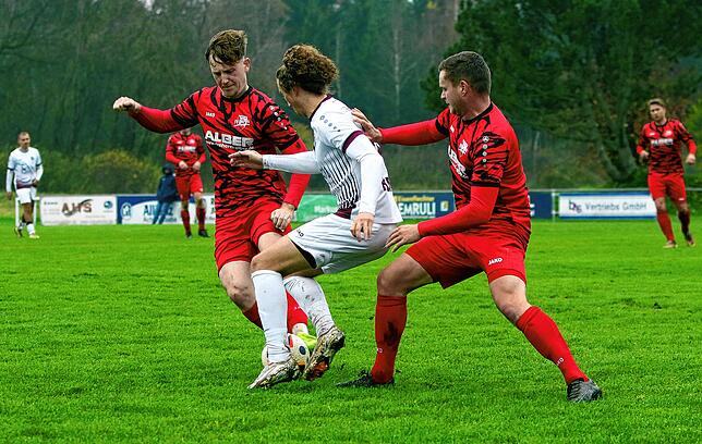 Bild 40: Acht Tore im Duell zwischen FV Walbertsweiler und SV Deggenhausertal. Wir haben die besten Bilder!